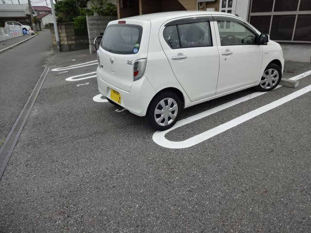 姫路市網干区興浜のハイツの駐車場
