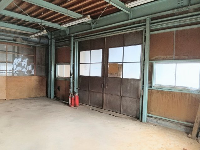 売倉庫　焼津市三和のその他|1階南側の部屋の東壁。こちらにも出入口があります。
