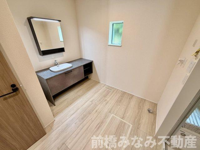 【新築平屋】前橋市朝倉町３丁目01期　限定１棟　リナージュ　新築建売の独立洗面台|独立洗面台、小物を置くことができて便利です