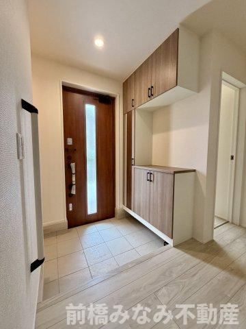 【新築平屋】前橋市朝倉町３丁目01期　限定１棟　リナージュ　新築建売の玄関|明るい玄関です