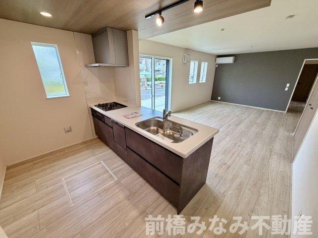 【新築平屋】前橋市朝倉町３丁目01期　限定１棟　リナージュ　新築建売のキッチン|お料理しやすいキッチンです