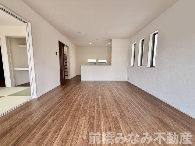 【新築】前橋市樋越町第4　１号棟(全６棟)　リーブルガーデン　新築建売分譲の居間・リビング
