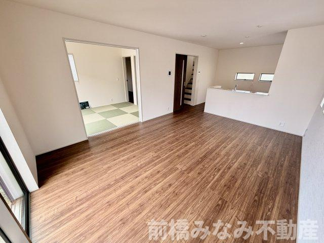 【新築】前橋市樋越町第4　１号棟(全６棟)　リーブルガーデン　新築建売分譲の居間・リビング