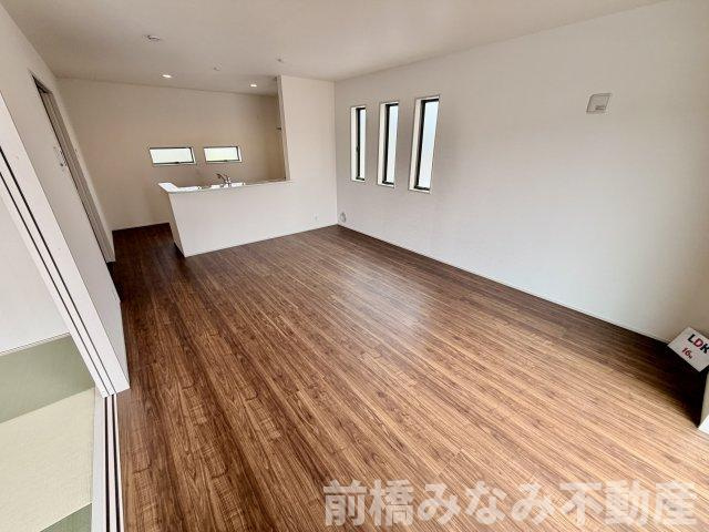 【新築】前橋市樋越町第4　１号棟(全６棟)　リーブルガーデン　新築建売分譲の居間・リビング