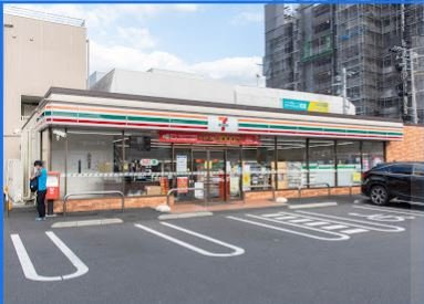 レオネクストロゴスの周辺
