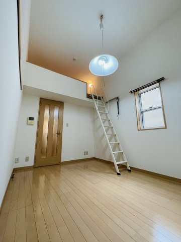 アメリカンリバティー所沢Ⅵの洋室|同物件別号室・横窓無し