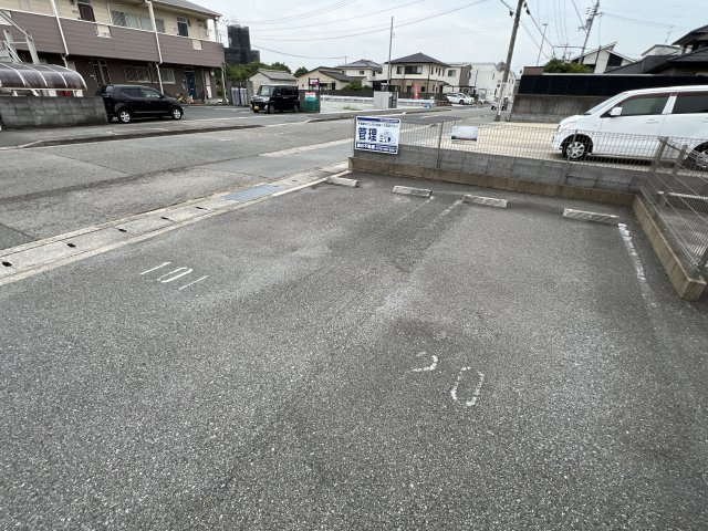 姫路市飾磨区今在家７丁目のハイツの駐車場