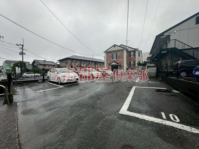 アヴェニール御井の駐車場