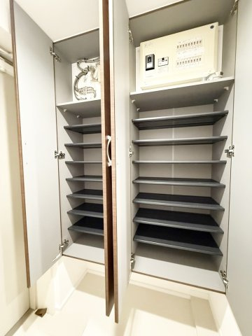 パークホームズ千歳烏山ガーデンズコートWEST棟の収納