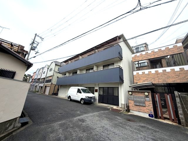アサリハイツの駐車場