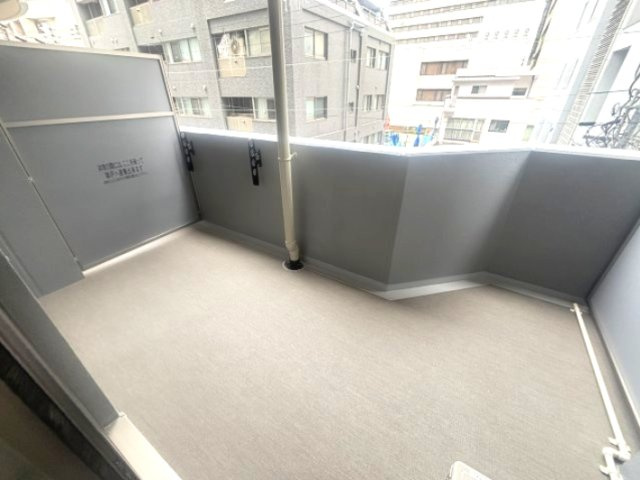 セレニテ神戸駅前アリエのバルコニー