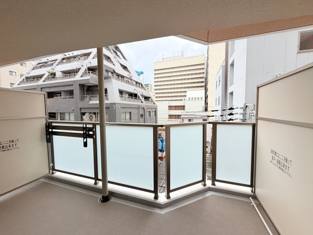 セレニテ神戸駅前アリエのバルコニー