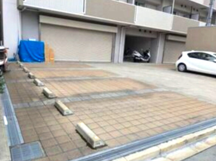 プロスパー江坂４７９の駐車場