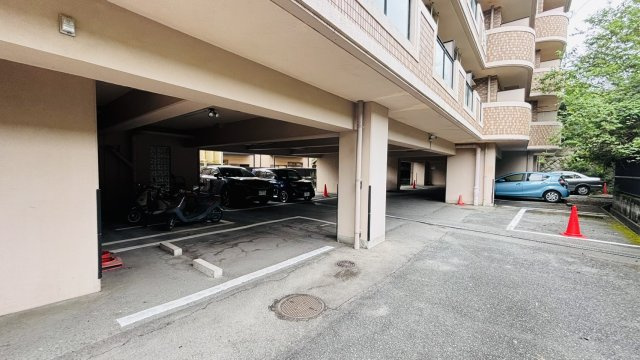 グレイス二日市壱番館の駐車場