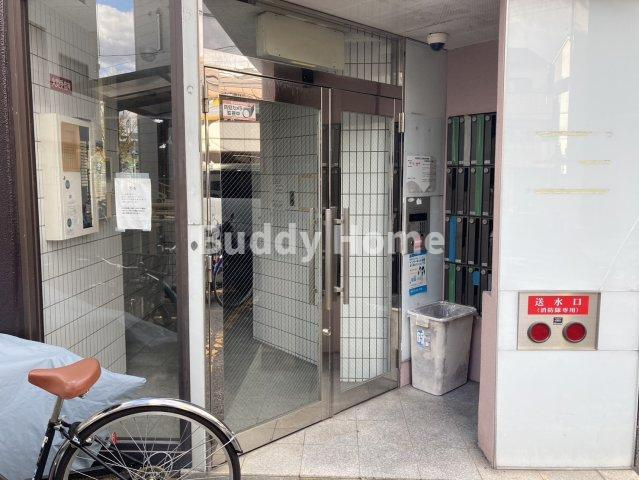 EST長居西のエントランス