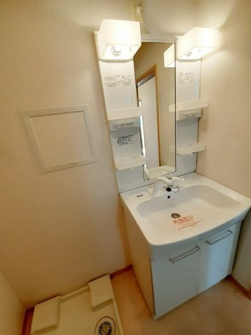 【洗面所】 | ヴィラ花咲 | コンパクトで使いやすい洗面所
