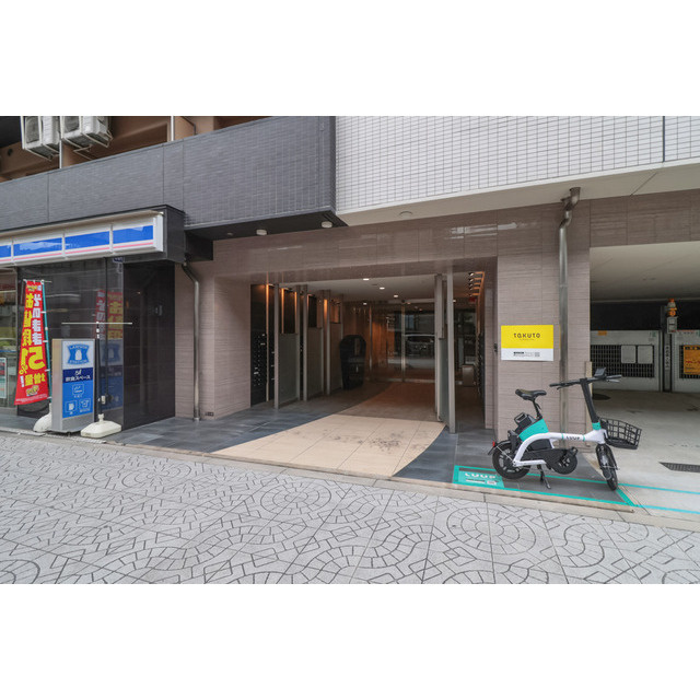 SERENiTE本町refletのエントランス