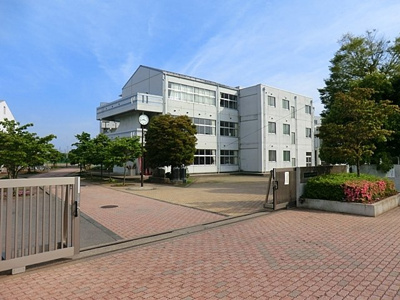 守谷市立けやき台中学校まで1000ｍ