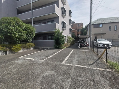 ★敷地内駐車場★（空き状況・使用料等詳細はご確認下さい）