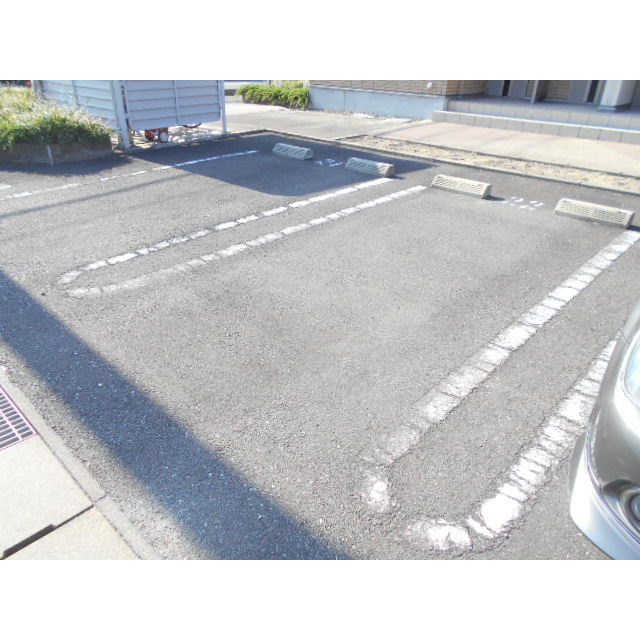 プリマ・クラッセＢ棟の駐車場