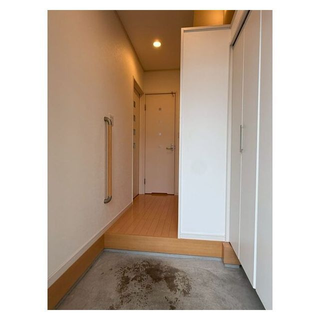 エコタウン六軒の玄関