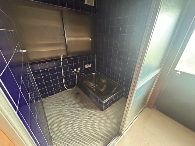 山祇町貸家の浴室