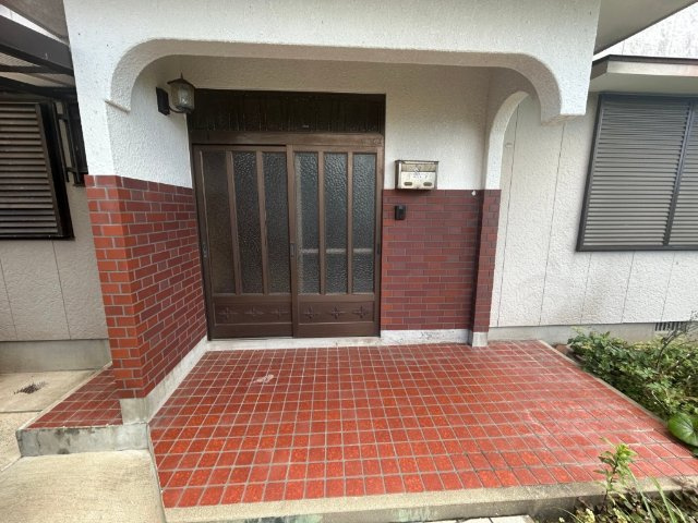 山祇町貸家のエントランス