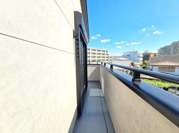 大和市下鶴間の新築一戸建のバルコニー|陽当り良好のバルコニー！
風通しもよく気持ちいいです