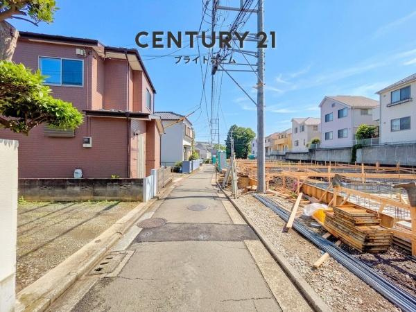 横浜市港北区下田町３丁目の新築一戸建の前面道路含む現地写真