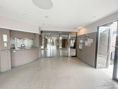 【エントランス】 | ライオンズガーデン浜寺 | 清潔に維持されている共用部。住む方のマナーの良さが感じられます！
