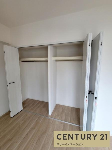 Louis Residence 弁天町の収納|★大きなクローゼット★