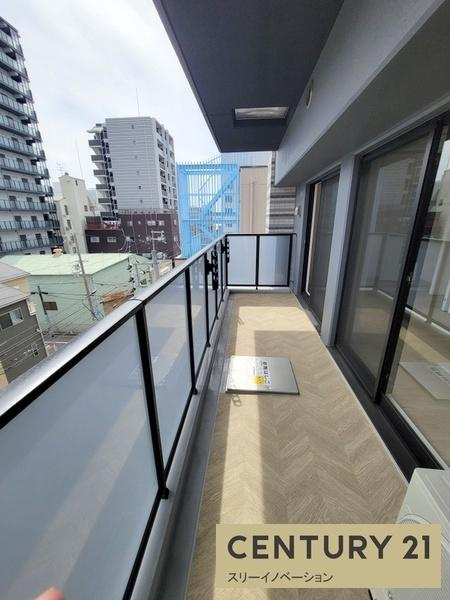 Louis Residence 弁天町のバルコニー|★物干しスペースたっぷり★