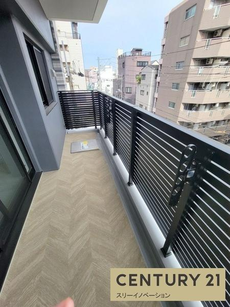 Louis Residence 弁天町のバルコニー|★物干しスペースたっぷり★