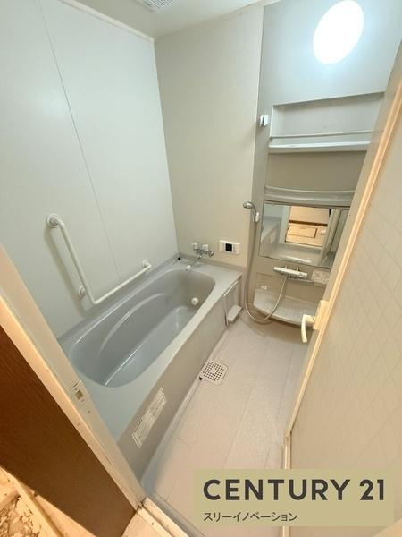 大正区三軒家西１丁目中古戸建の浴室|足の延ばせるお風呂でリラックス！