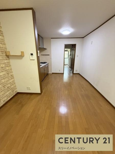 大正区三軒家西１丁目中古戸建の居間・リビング|１階にも洗面台があります！