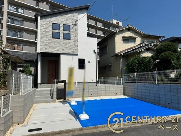 奈良市南京終町５丁目 ／新築一戸建の駐車場|■現地撮影写真■駐車スペースは並列３台可！来客時なども安心です！