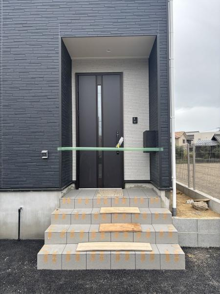 碧南市浜田町第1　全2棟・1号棟の玄関|訪れる人を心地よく迎え入れます。