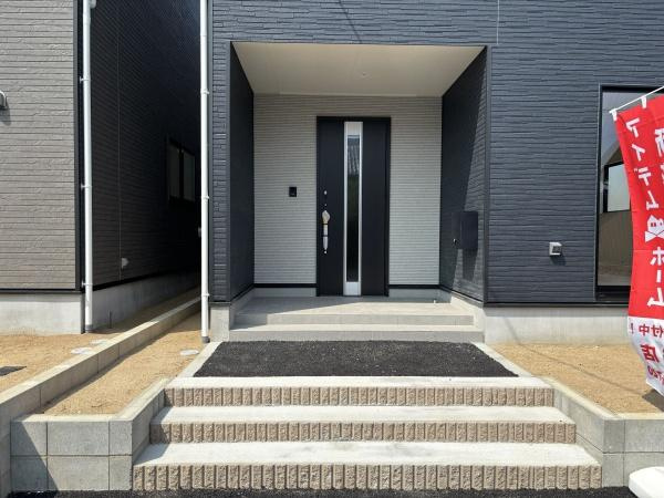 安城市小川町第10　全3棟・2号棟の玄関|訪れる人を心地よく迎え入れます。