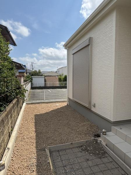 豊川市金屋本町1丁目59期　全3棟・3号棟の庭|ウッドデッキやBBQ。想像が膨らむお庭