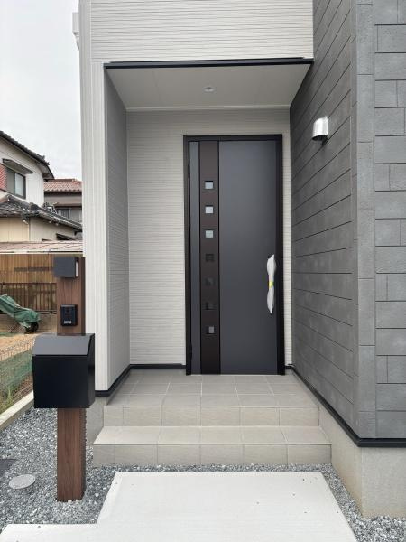 碧南市笹山町3丁目　全2棟・1号棟の玄関|訪れる人を心地よく迎え入れます。