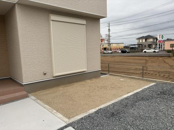 碧南市笹山町3丁目　全2棟・2号棟の庭|ウッドデッキやBBQ。想像が膨らむお庭