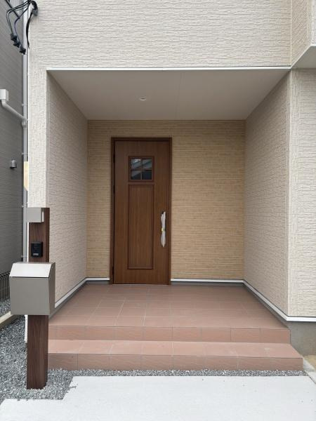 碧南市笹山町3丁目　全2棟・2号棟の玄関|訪れる人を心地よく迎え入れます。