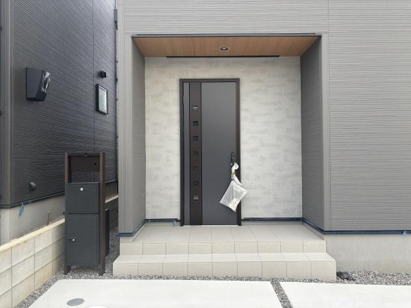 豊田市本町　全2棟・1号棟の玄関|訪れる人を心地よく迎え入れます。
