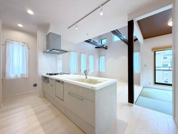 座間市相武台３丁目の中古一戸建の居間・リビング