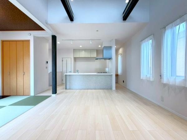 座間市相武台３丁目の中古一戸建の居間・リビング