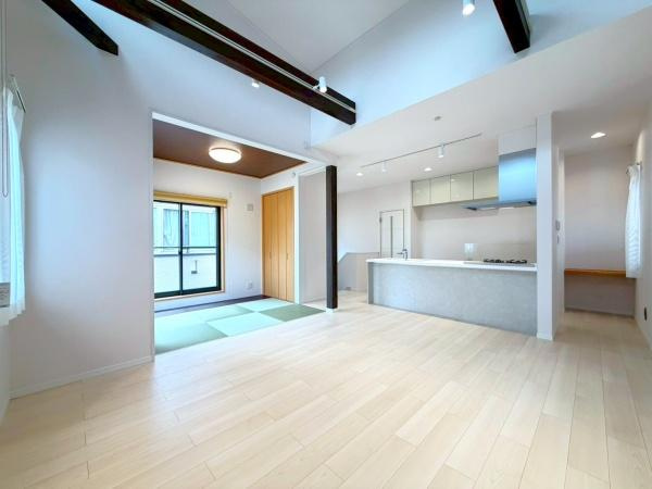 座間市相武台３丁目の中古一戸建の居間・リビング