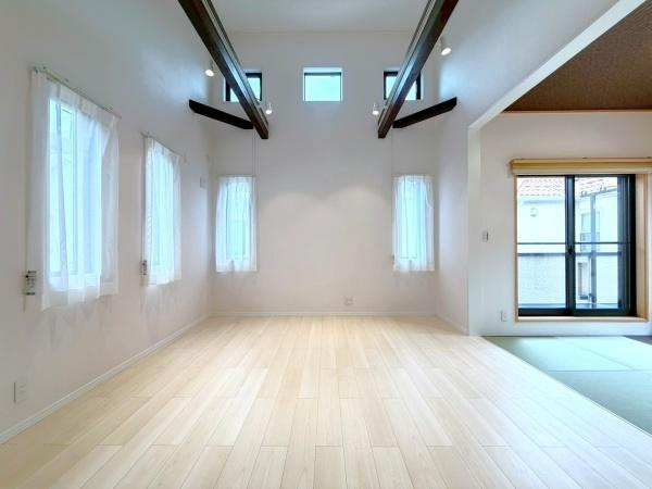 座間市相武台３丁目の中古一戸建の居間・リビング