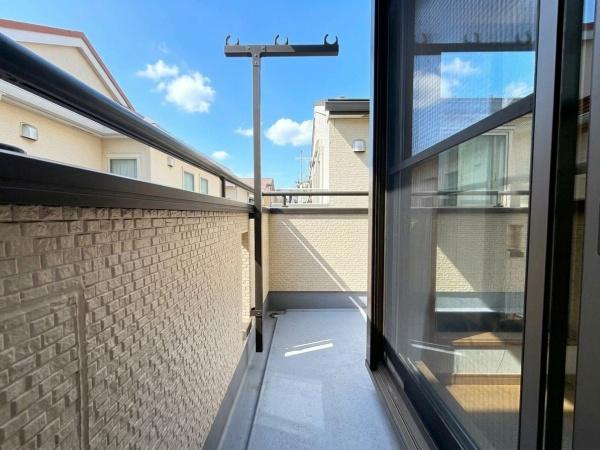 座間市相武台３丁目の中古一戸建のバルコニー