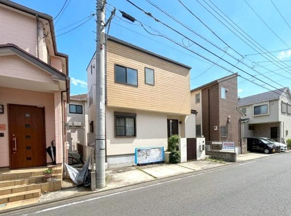 座間市相武台３丁目の中古一戸建の前面道路含む現地写真
