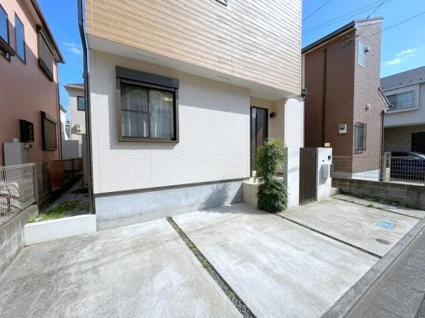 座間市相武台３丁目の中古一戸建の駐車場